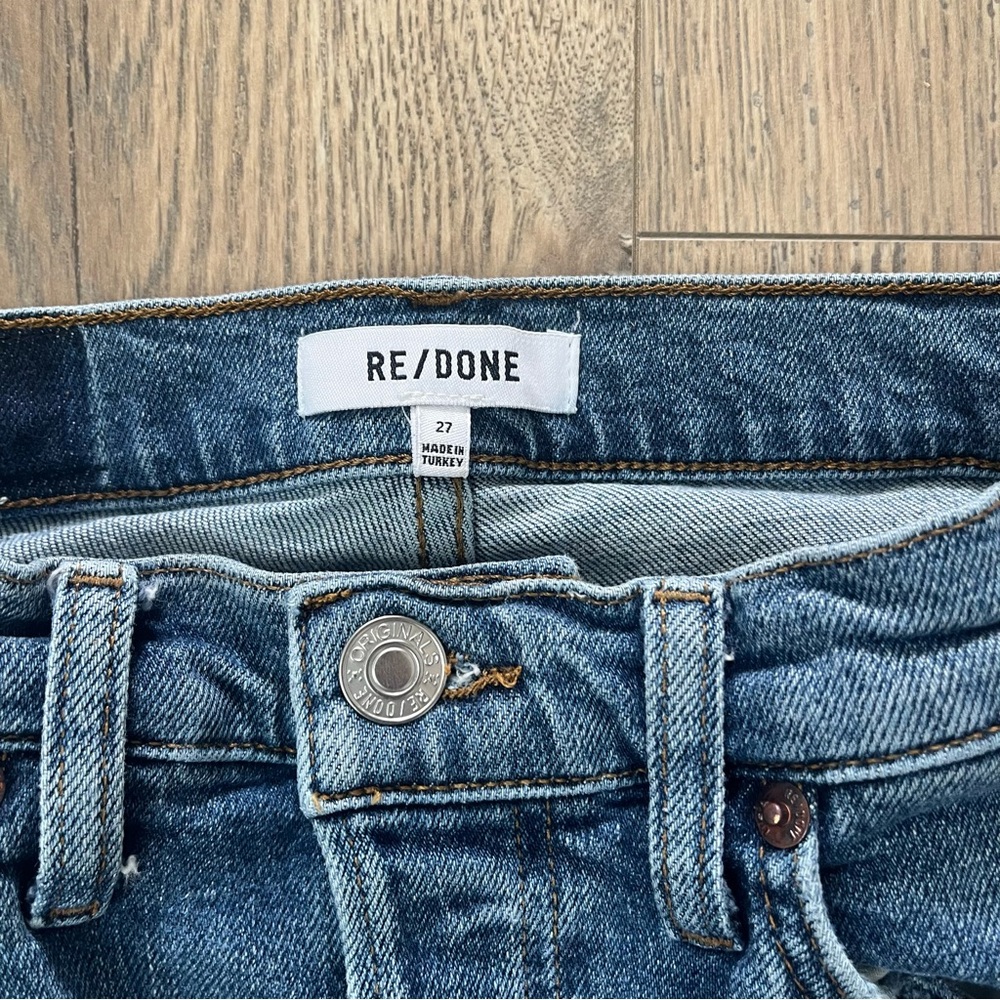RE/DONE 90s High Rise Ankle Crop Distressed Medium Wash Button Fly Sz 27 - Picture 3 of 6